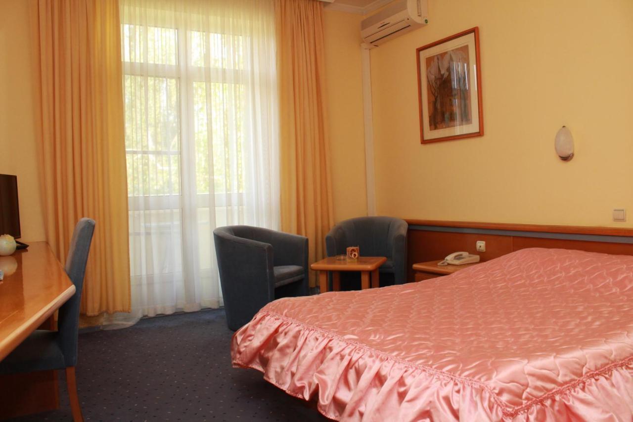 Hotel Prezident Palić Εξωτερικό φωτογραφία