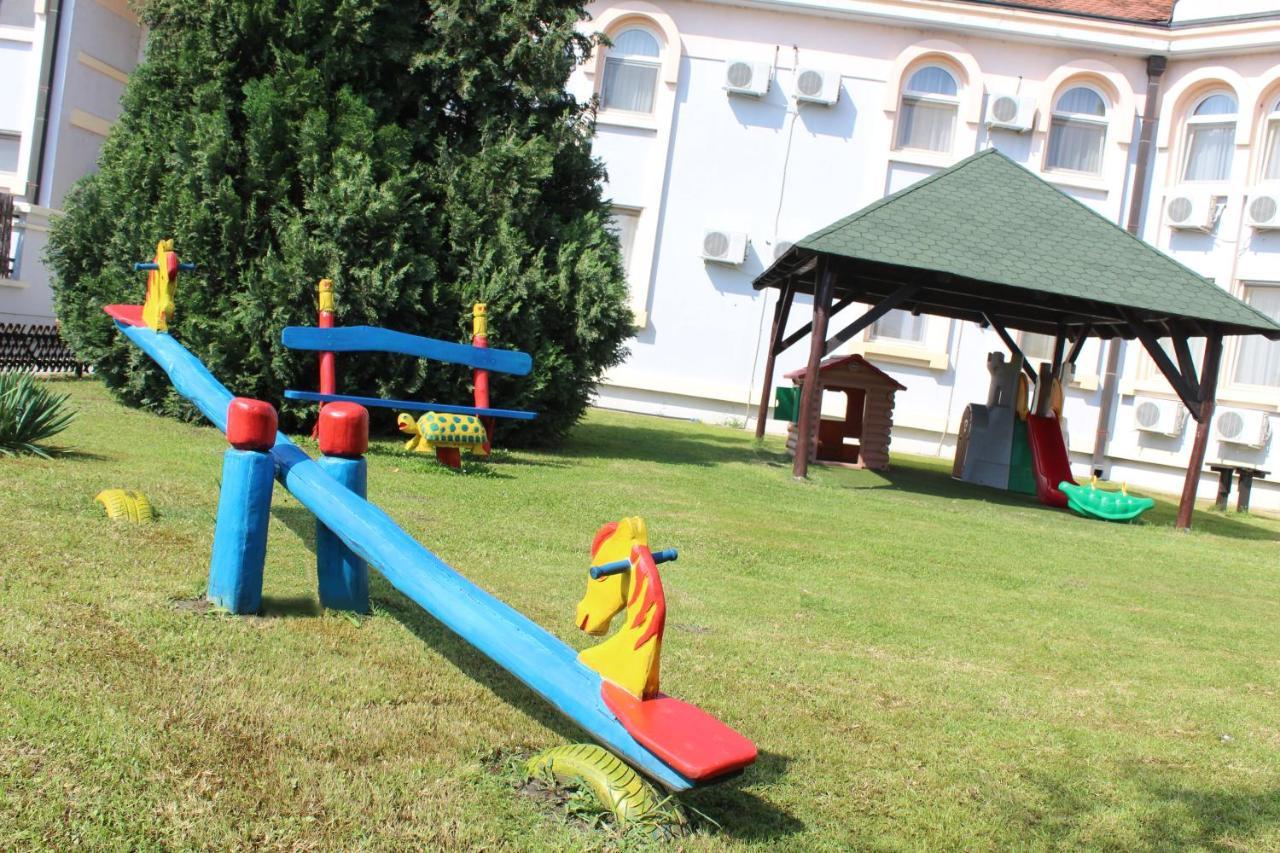 Hotel Prezident Palić Εξωτερικό φωτογραφία
